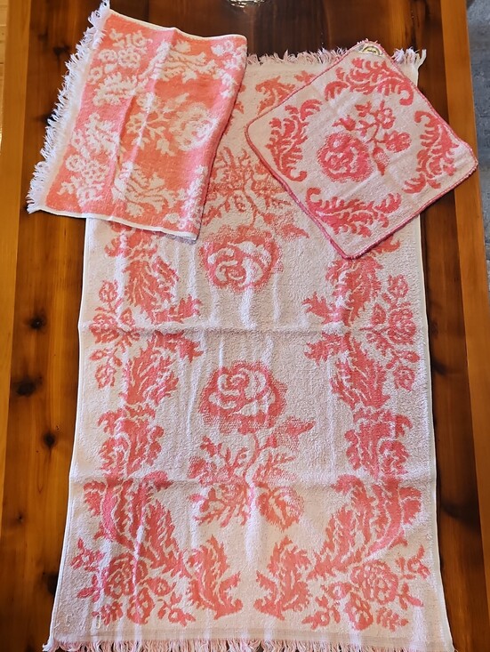 Other - Vintage 3 Piece Wabasso Pink and White Bath Towel Set